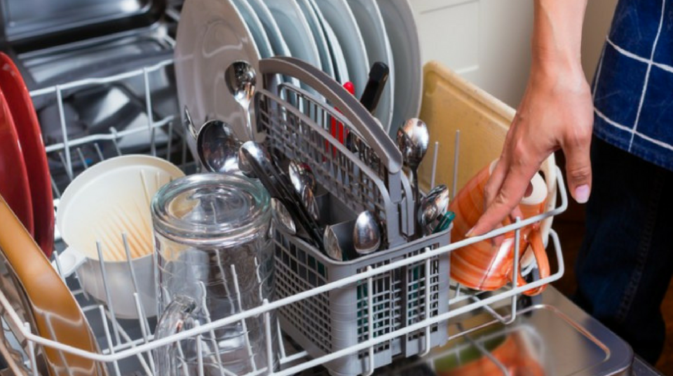 10 oggetti da non lavare assolutamente in lavastoviglie
