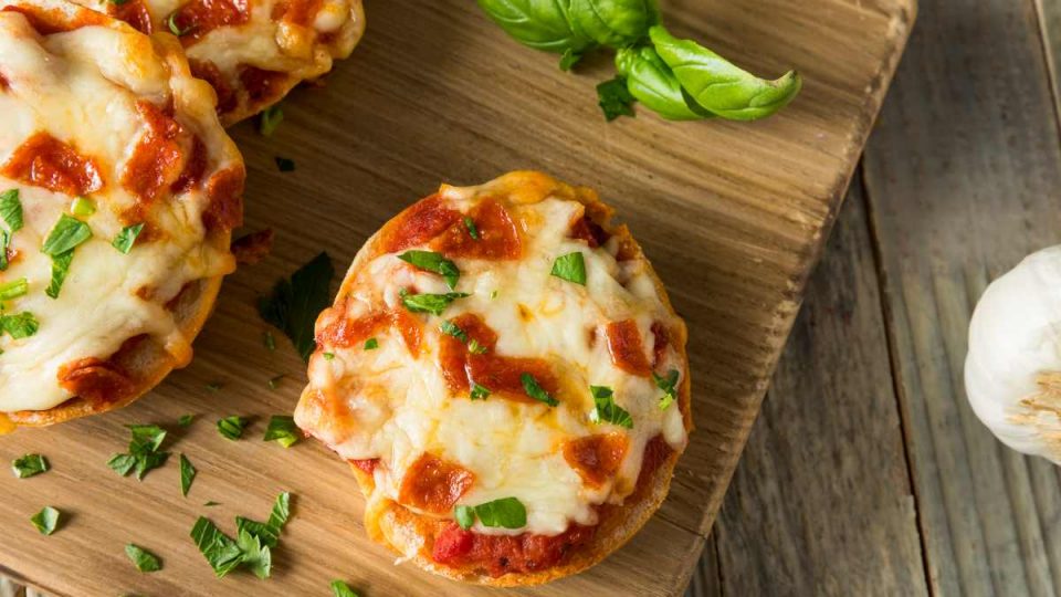 Ciambelle fritte alla pizza, un simpatico finger food da gustare