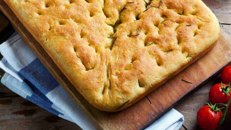 Focaccia senza glutine | Morbida e profumata con il rosmarino