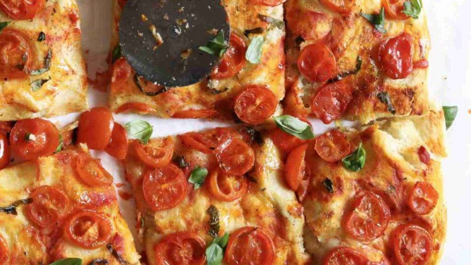 Focaccia senza impasto croccante | Favolosa e veloce