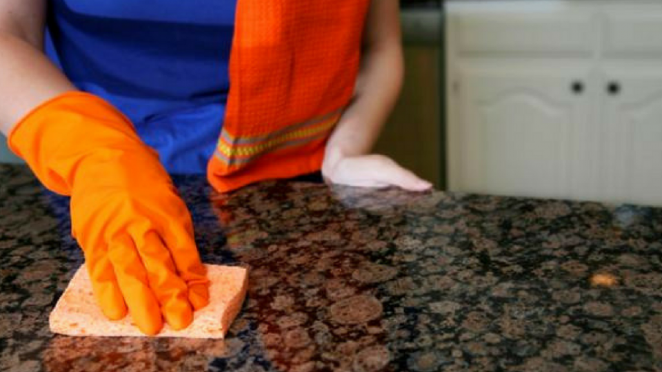 Come pulire il marmo: i trucchi per lucidarlo e preservarlo