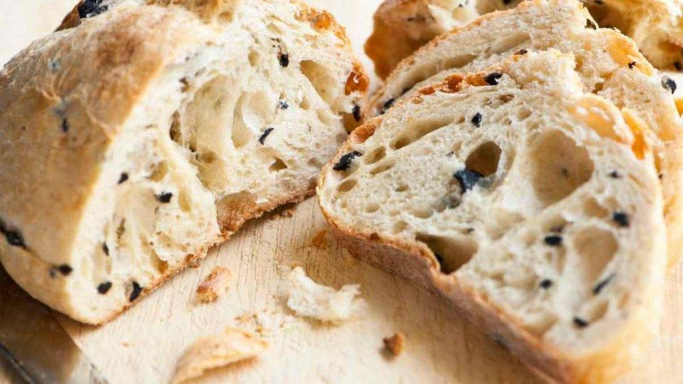 Panini morbidi alle olive, sfiziosi e soffici da mordere