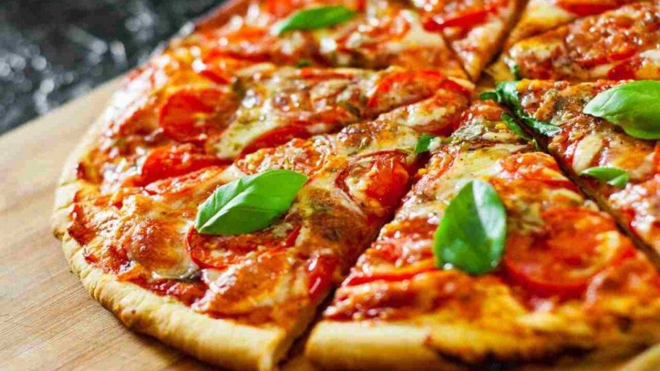 Pizza di semola | buona come in pizzeria e pronta in 5 minuti