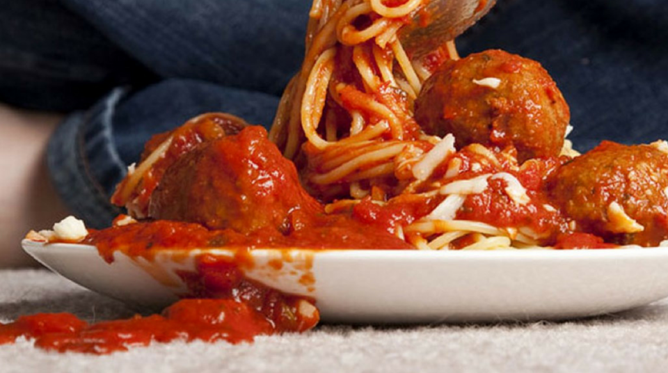 Come eliminare le macchie di pomodoro in poche mosse
