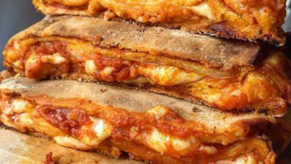 Scacce ragusane | Tipico cibo rustico da strada siciliano