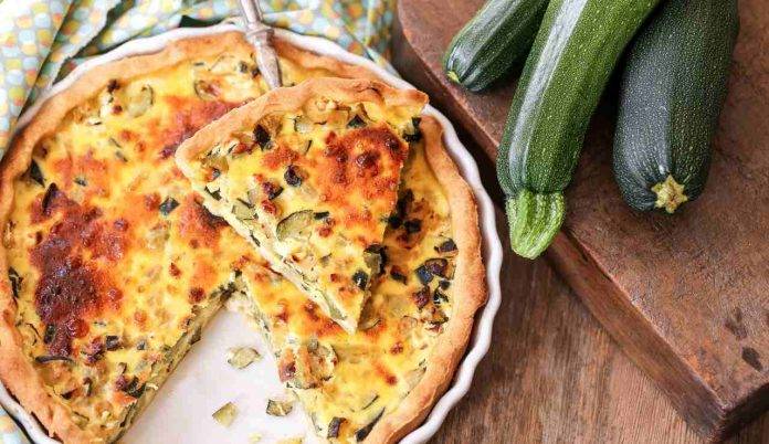 Sfogliata di zucchine prosciutto e mozzarella | Idea facile