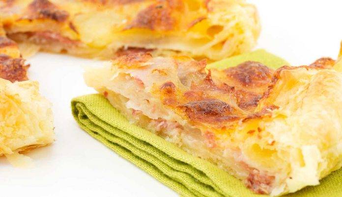 Torta di pasta sfoglia patate e tonno | Rustica e deliziosa