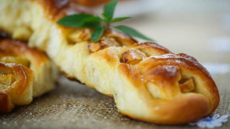 Treccia salata ripiena | deliziosa ricetta ideale per ogni occasione