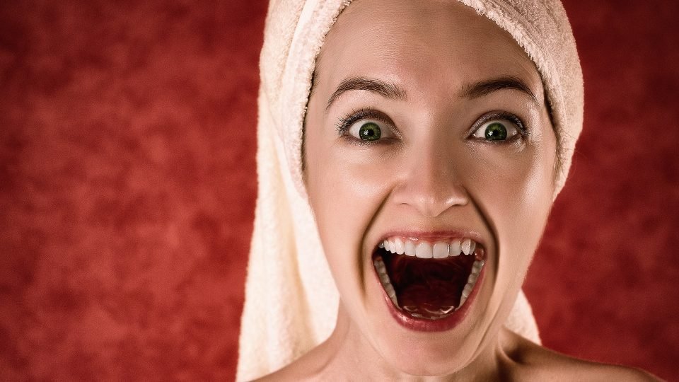 Come eliminare le occhiaie utilizzando del bicarbonato