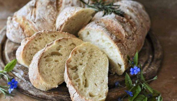 Pane tutto buchi senza impasto | Ghiottoneria senza tempo