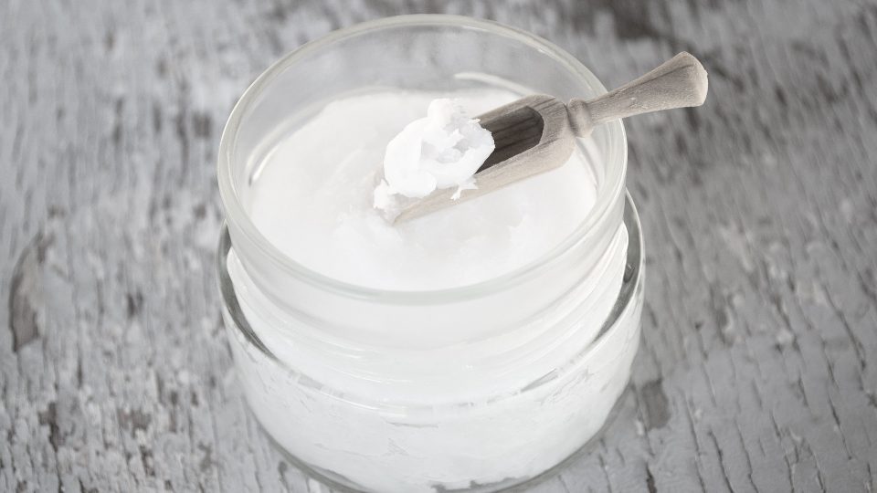 Come sembrare più giovane di 10 anni utilizzando l’olio di cocco