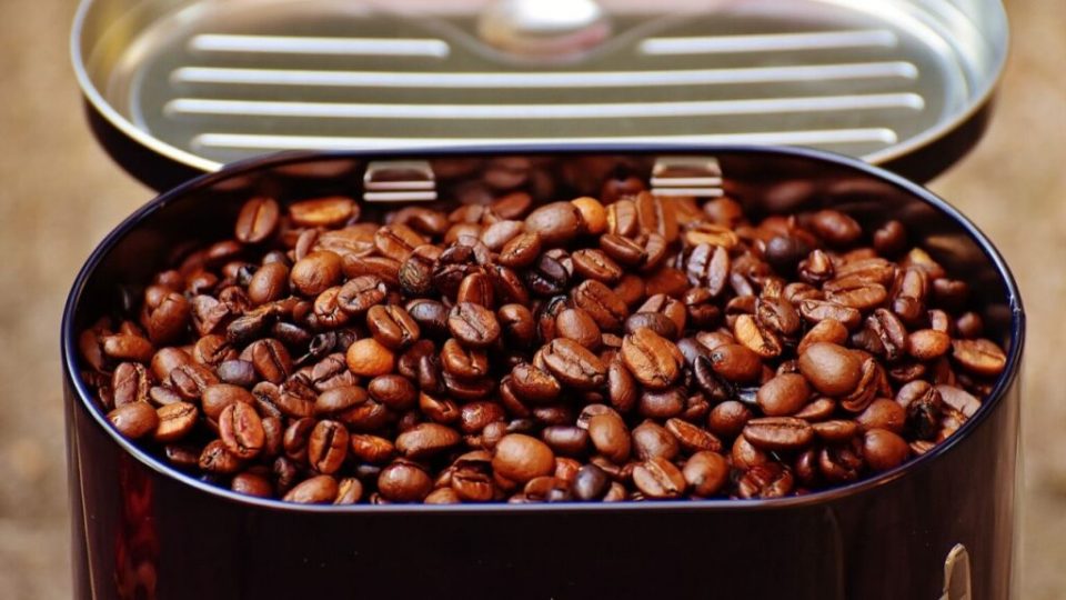 Barattoli del caffè: 10 modi creativi per riusarli