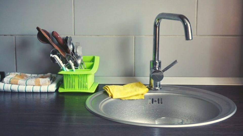 Oggetti in cucina da pulire sempre, anche se non sono macchiati