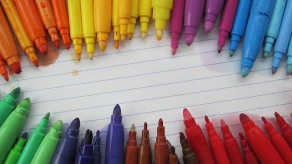 Macchie di pennarello sui vestiti: 3 metodi naturali ed efficaci per eliminarle