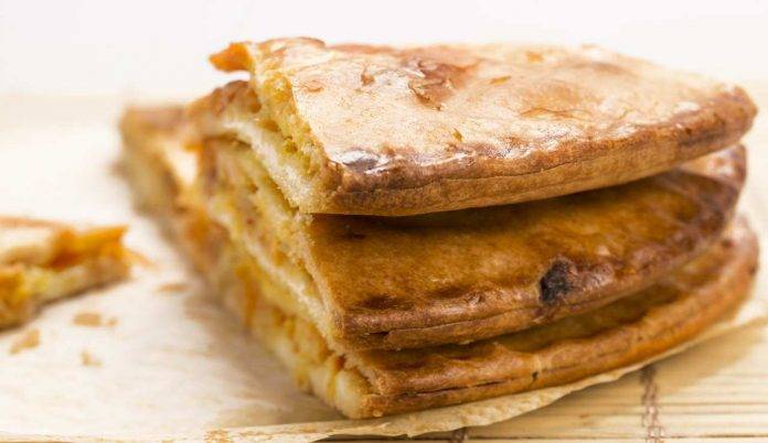 Schiacciata veloce tonno e zucchine | Gustosa e saporita