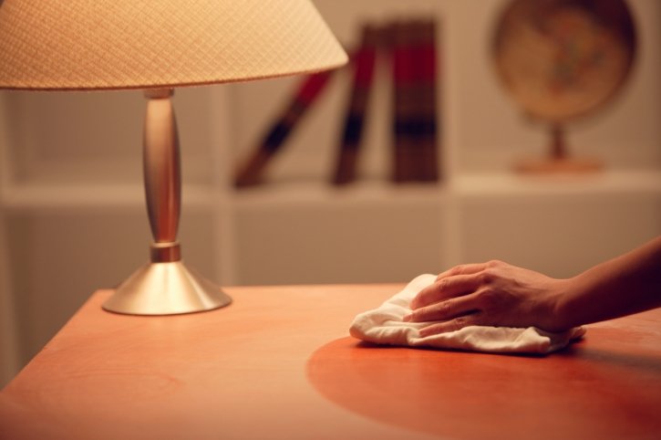 Come preparare uno spray antipolvere in 4 semplici mosse