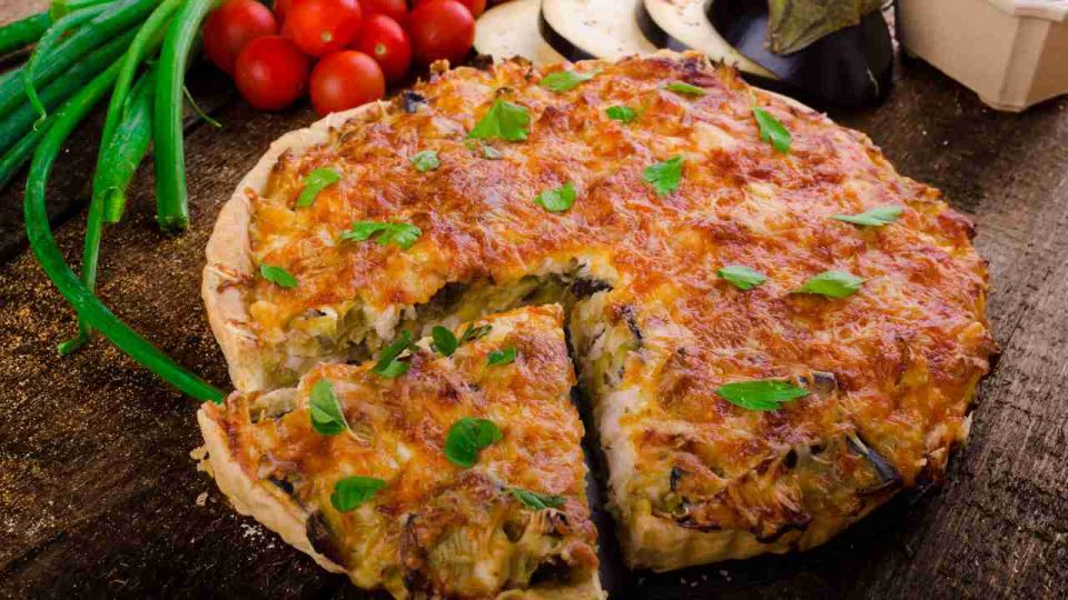 Torta salata con melanzane zucchine e galbanino | Sapore rustico